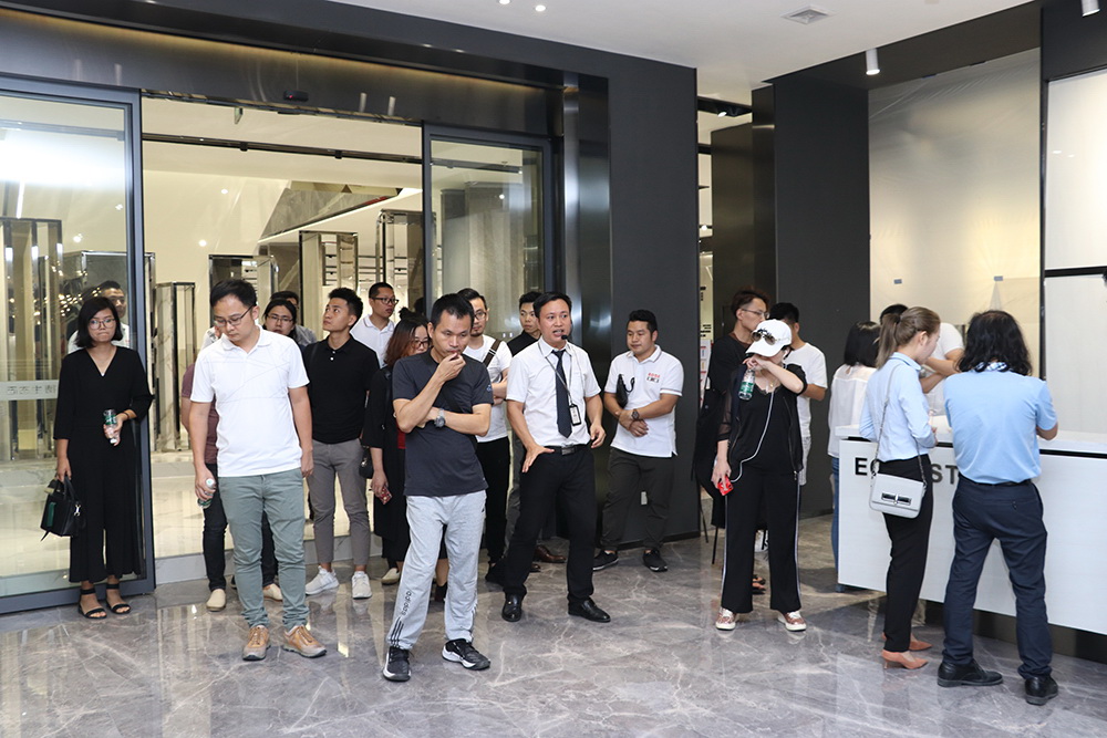 广州设计师们参观香蕉视频黄版展厅
