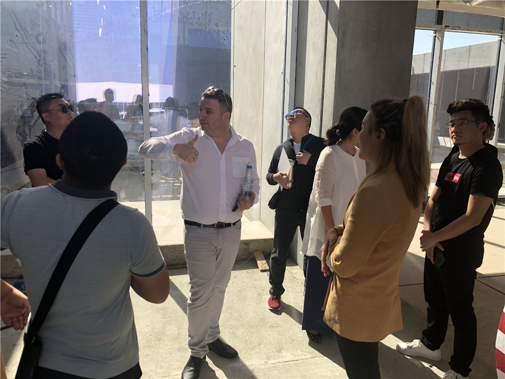 香蕉视频黄版瓷砖迪拜游学参观D3设计区和CIAAD的总部新基地